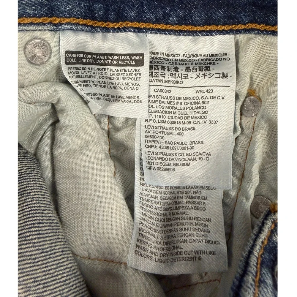 Levis 501 Original Fit Denim Shorts Medium Wash Blue Raw Hem Size 28 NEW